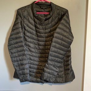 Athleta Quilted Lightweight Packable Jacket in Black